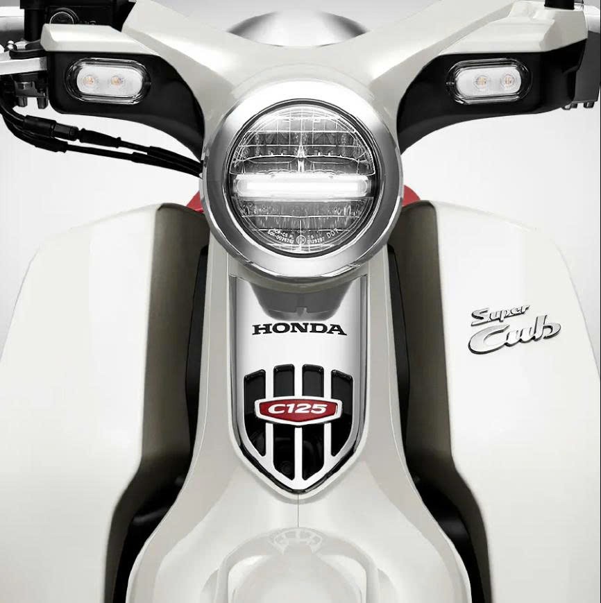 Honda Super Cub 125 Custom Edition Thái Lan 2025 màu trắng tại Dak Lak