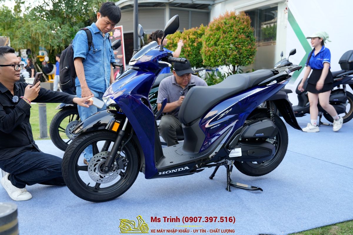Honda SH150 Vetro Blue 2026 Limited Edition - Siêu phẩm SH Ý dàn áo xanh trong suốt cực hiếm tại Dak Lak