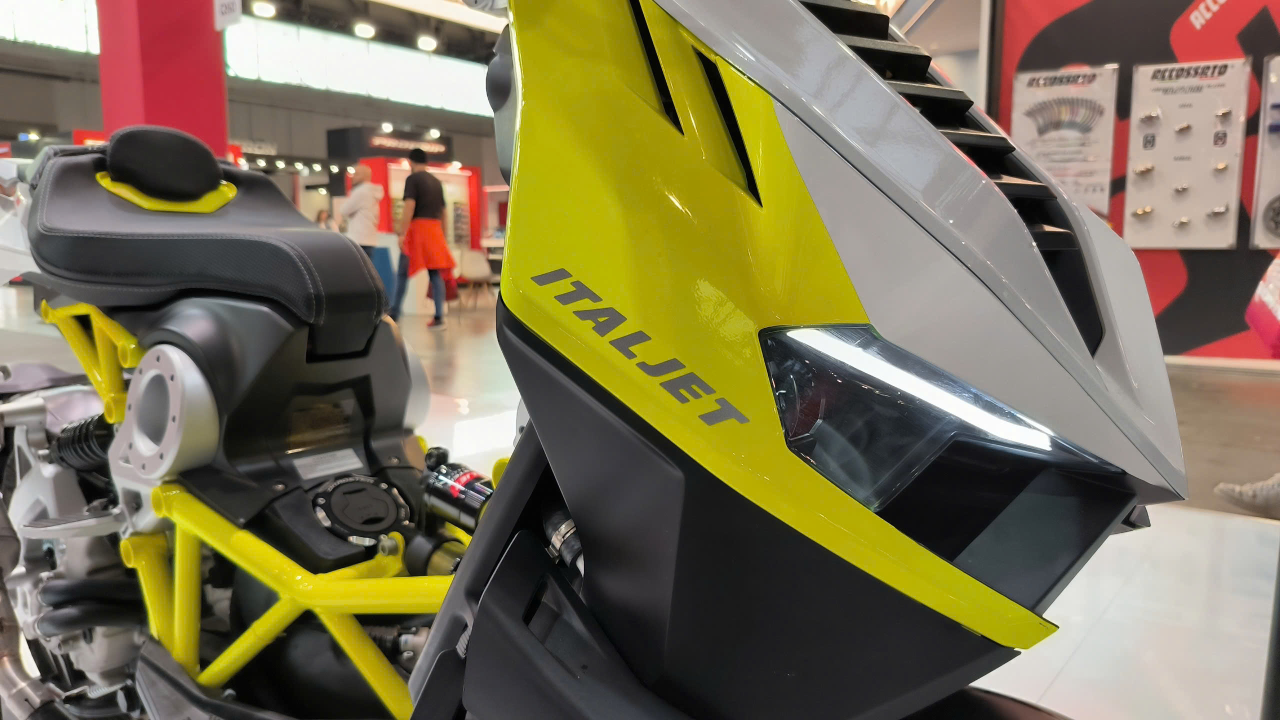 Italjet Dragster 300, Xe Tay Ga Thể Thao Thương Hiệu Từ Italy tại Dak Lak