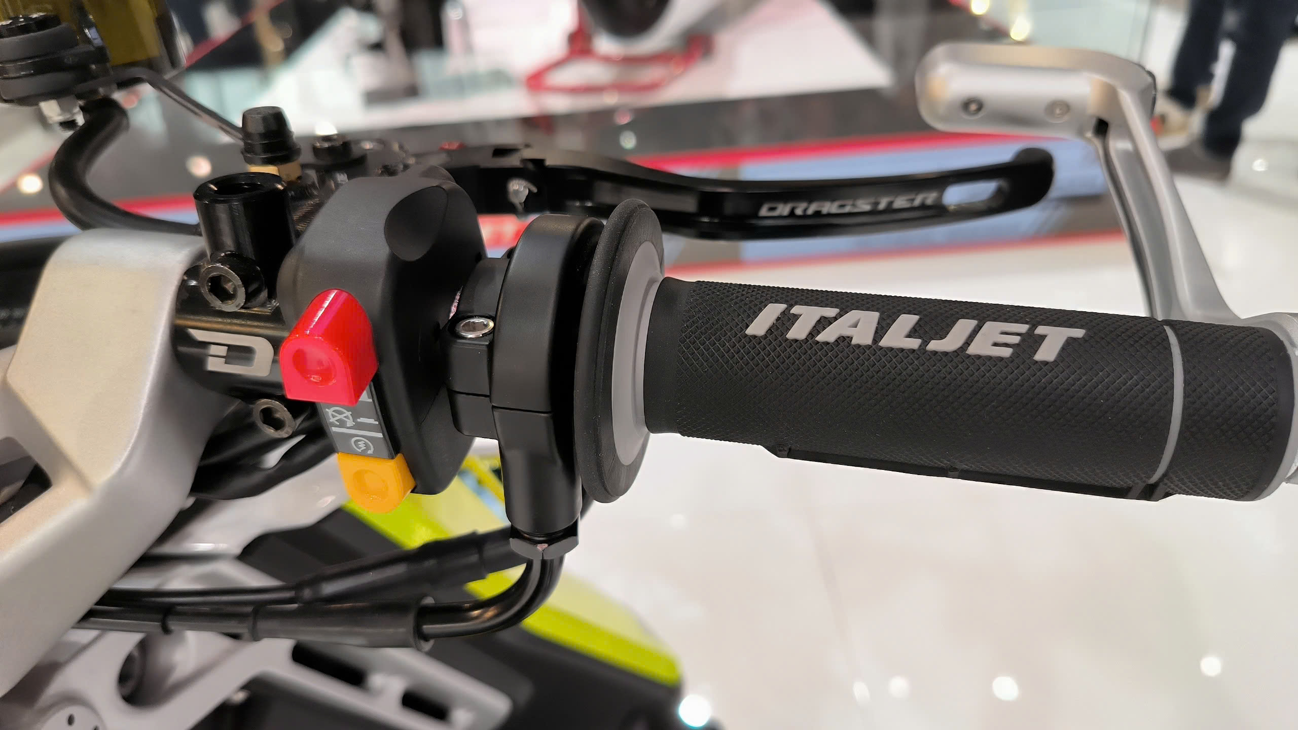 Italjet Dragster 300, Xe Tay Ga Thể Thao Thương Hiệu Từ Italy tại Dak Lak